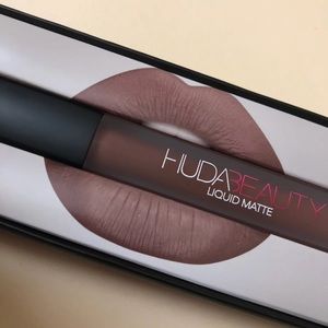 HUDA BEAUTY Liquid Matte